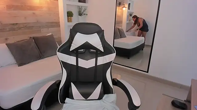 zoe danae  online show from 11, 2, 2026