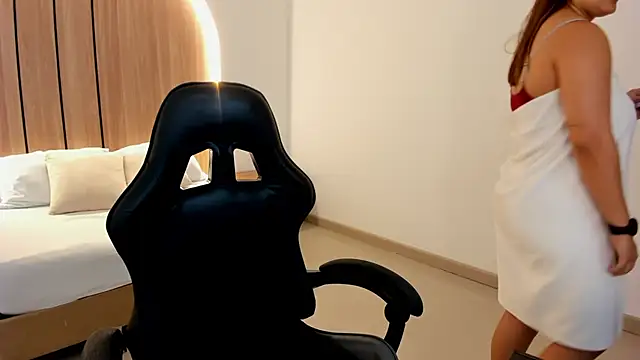 zoe danae  online show from 6, 3, 2026