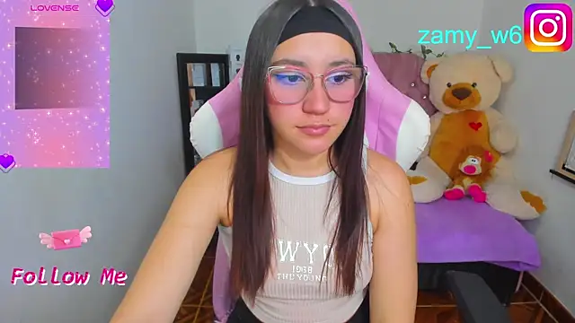 Snapshot of karla_cute01 chatting on 26, 4, 2026 karla cute01 online show from 26, 4, 2026