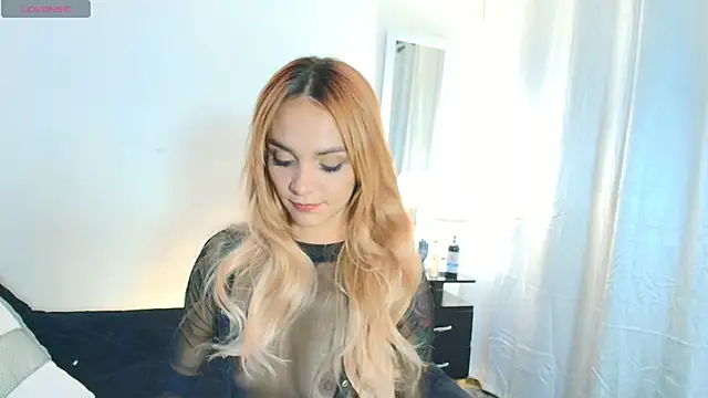 Snapshot of MeganLorensx chatting on 16, 10, 2025 MeganLorensx online show from 16, 10, 2025