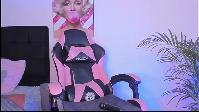 Kenia tompson01 online show from 13, 10, 2025