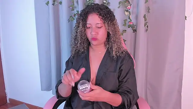 Kenia tompson01 online show from 15, 11, 2025