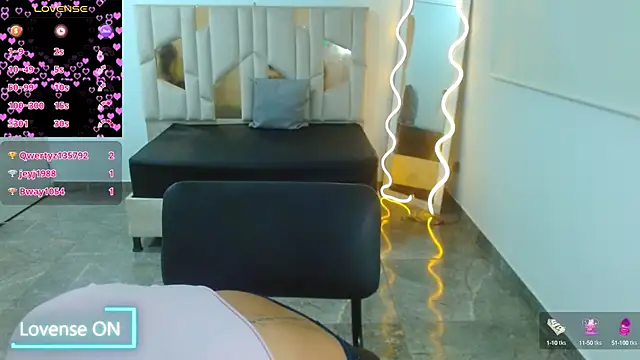 martinna tay online show from 10, 2, 2025