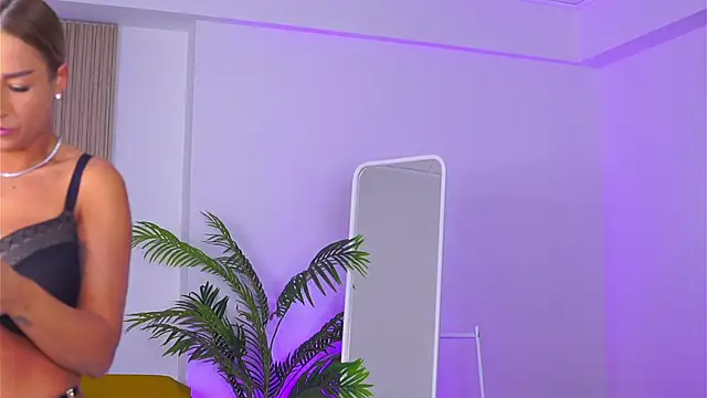 LovingBlondie online show from 8, 1, 2025