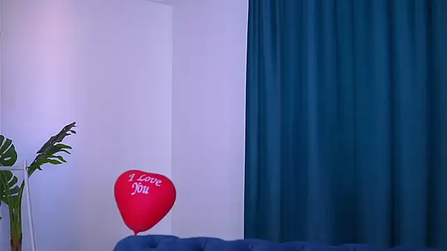 LovingBlondie online show from 21, 2, 2025