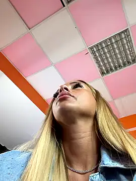 Snapshot of LovingBlondie chatting on 17, 1, 2026 LovingBlondie online show from 17, 1, 2026