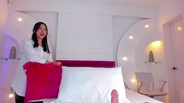 Snapshot of AliceHanz chatting on 8, 12, 2024 AliceHanz online show from 8, 12, 2024