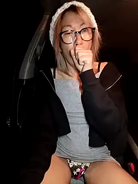 Timide girl2 online show from 17, 12, 2025