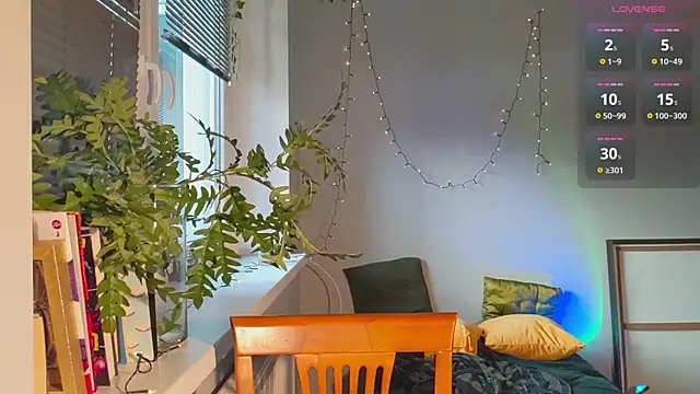 Snapshot of monlight__dana chatting on 5, 1, 2025 monlight  dana online show from 5, 1, 2025