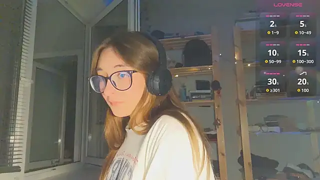 Snapshot of monlight__dana chatting on 12, 9, 2025 monlight  dana online show from 12, 9, 2025