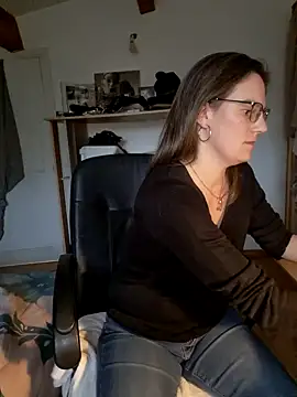 SpiceLea online show from 6, 1, 2025