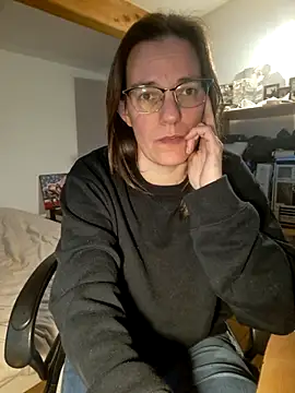 SpiceLea online show from 6, 3, 2025