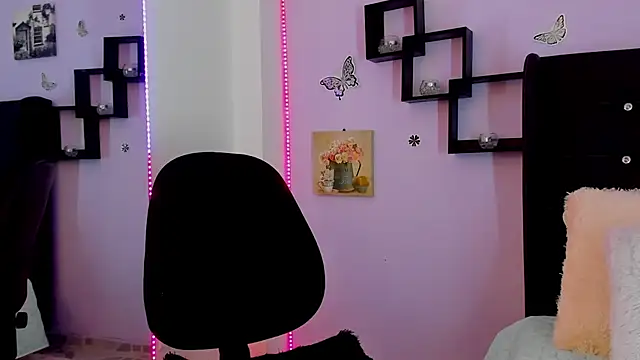Snapshot of Laurablue chatting on 20, 12, 2024 Laurablue online show from 20, 12, 2024