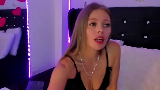 Snapshot of Laurablue chatting on 25, 2, 2025 Laurablue online show from 25, 2, 2025