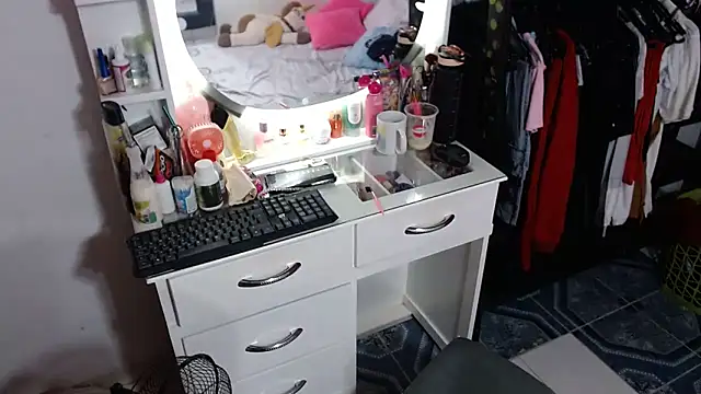 kiara milf  online show from 27, 5, 2026