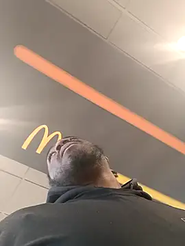 MRHANDSOME3800 online show from 17, 3, 2025