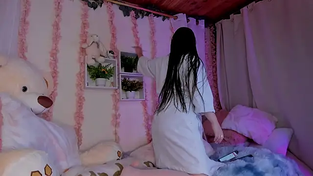 Idara and Edahi01 online show from 5, 10, 2025