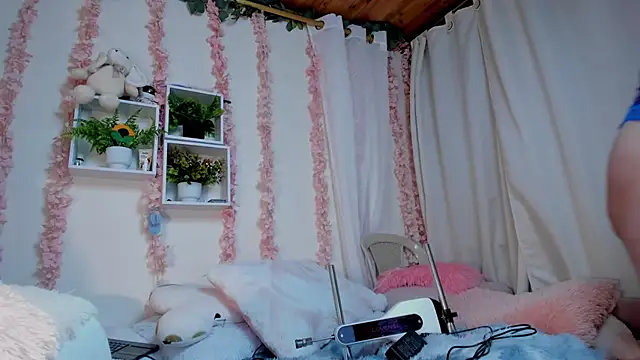 Idara and Edahi01 online show from 15, 10, 2025