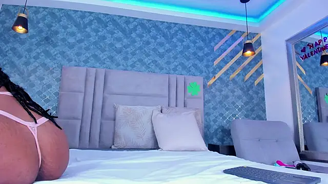 NiiaMoore online show from 22, 3, 2025