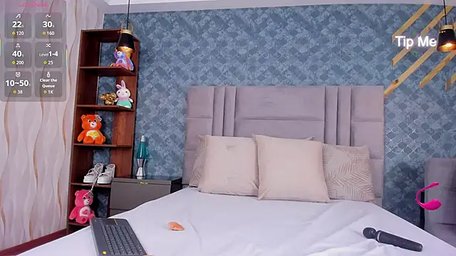 NiiaMoore online show from 3, 10, 2025