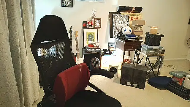 Snapshot of Rock_Pierce chatting on 18, 10, 2025 Rock Pierce online show from 18, 10, 2025