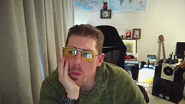 Snapshot of Rock_Pierce chatting on 19, 11, 2025 Rock Pierce online show from 19, 11, 2025