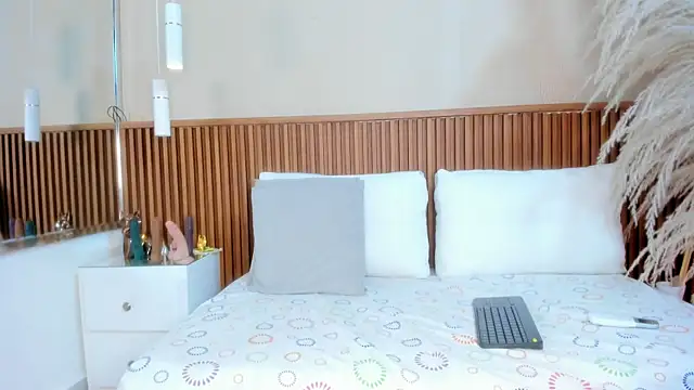 emmy lander online show from 8, 11, 2025