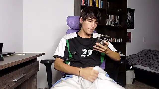 alex connorr online show from 2, 11, 2025