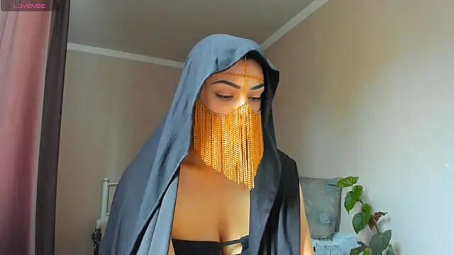 Snapshot of _cleopattra_ chatting on 12, 10, 2025  cleopattra  online show from 12, 10, 2025