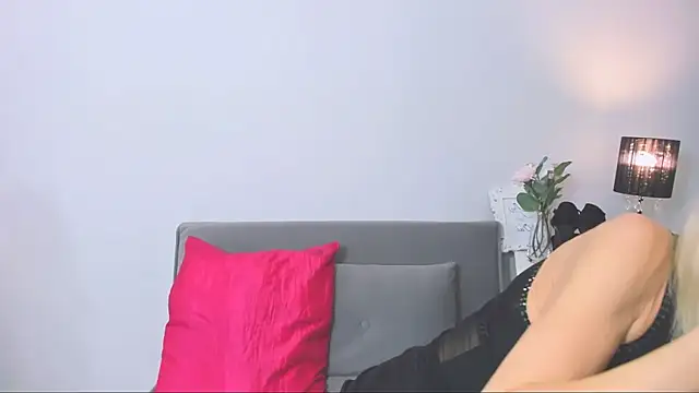 Snapshot of CrystalHotty chatting on 8, 1, 2025 CrystalHotty online show from 8, 1, 2025