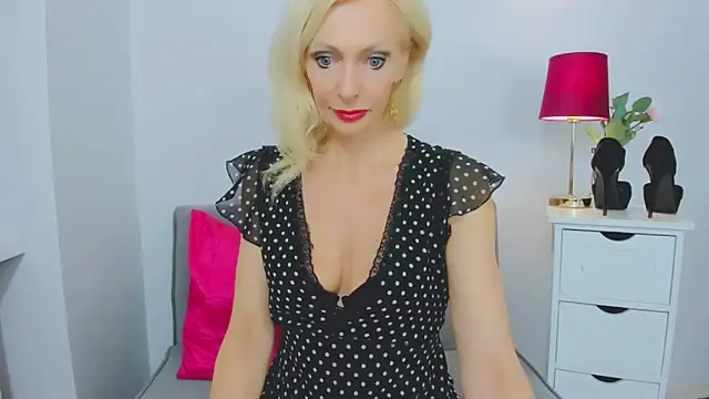 Snapshot of CrystalHotty chatting on 21, 1, 2025 CrystalHotty online show from 21, 1, 2025