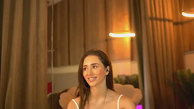 EmilyRaymont online show from 28, 2, 2025