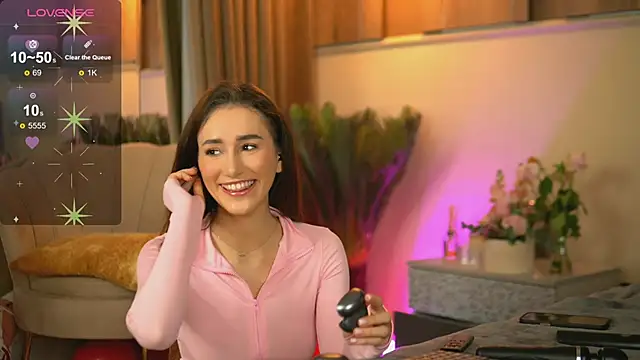 EmilyRaymont online show from 11, 3, 2025