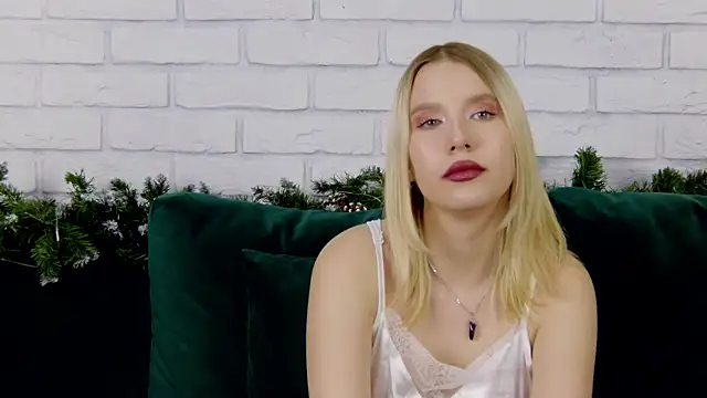 Snapshot of LiliLinn chatting on 15, 1, 2025 LiliLinn online show from 15, 1, 2025