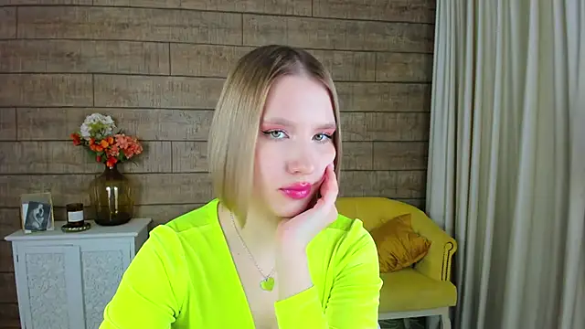Snapshot of LiliLinn chatting on 12, 2, 2025 LiliLinn online show from 12, 2, 2025