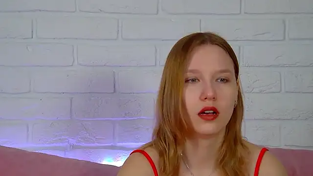 Snapshot of LiliLinn chatting on 4, 5, 2026 LiliLinn online show from 4, 5, 2026