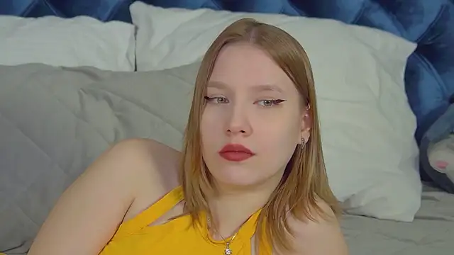 Snapshot of LiliLinn chatting on 8, 5, 2026 LiliLinn online show from 8, 5, 2026
