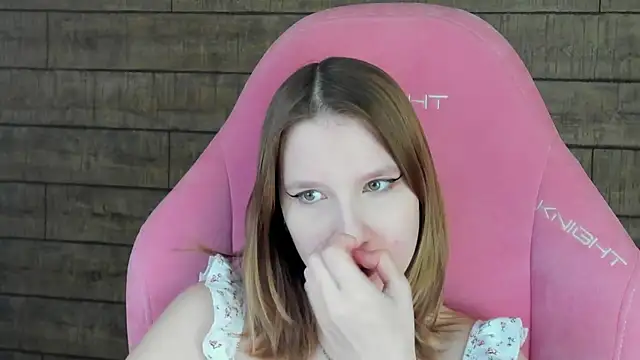 Snapshot of LiliLinn chatting on 18, 5, 2026 LiliLinn online show from 18, 5, 2026