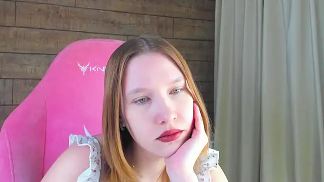 Snapshot of LiliLinn chatting on 2, 6, 2026 LiliLinn online show from 2, 6, 2026