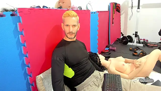 Snapshot of Samurayjiu chatting on 10, 11, 2025 Samurayjiu online show from 10, 11, 2025