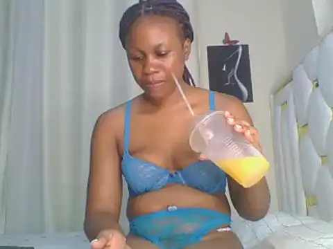 Snapshot of sweetlove05 chatting on 28, 1, 2025 sweetlove05 online show from 28, 1, 2025