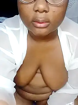 Snapshot of juicy_candy1999 chatting on 5, 1, 2025 juicy candy1999 online show from 5, 1, 2025