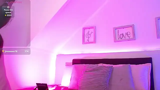 Tifanny grey online show from 21, 3, 2025