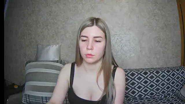 Snapshot of ElllaNuar chatting on 10, 3, 2025 ElllaNuar online show from 10, 3, 2025