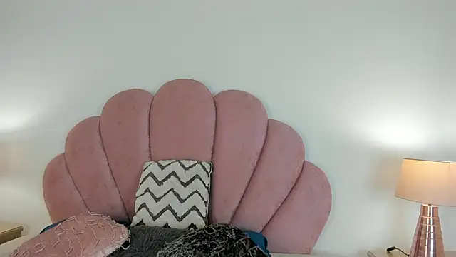 Snapshot of Nicole_Paradise chatting on 24, 11, 2025 Nicole Paradise online show from 24, 11, 2025