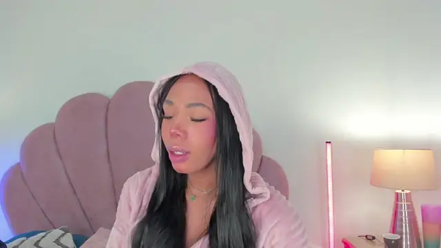 Nicole Paradise online show from 5, 12, 2025