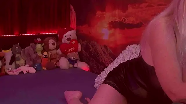 MoniCutex online show from 23, 3, 2025