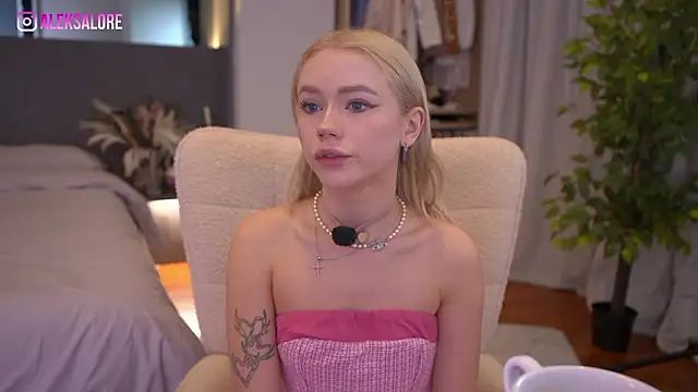 LexieLoree online show from 29, 3, 2026