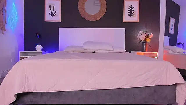 Snapshot of VioletPaket chatting on 8, 10, 2025 VioletPaket online show from 8, 10, 2025