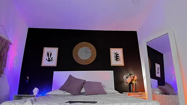 VioletPaket online show from 11, 11, 2025